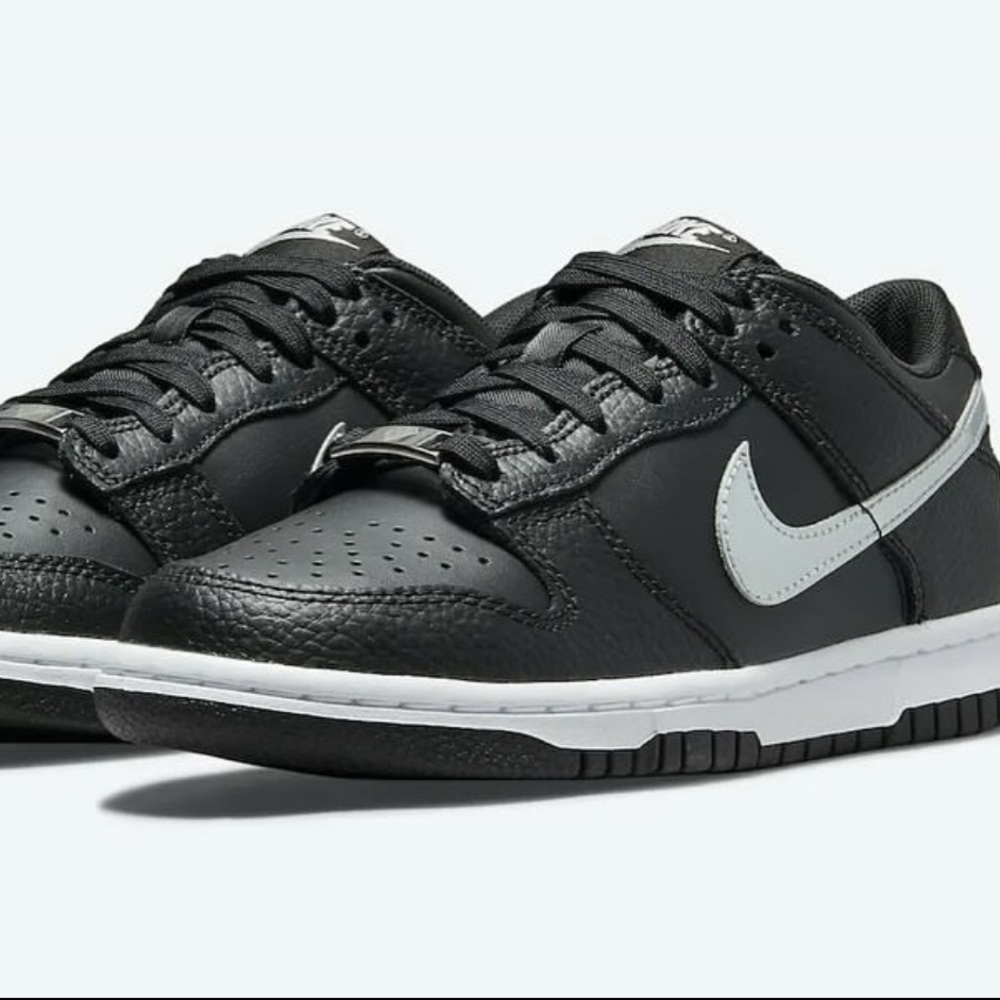 Nike - Picture 2 of 3